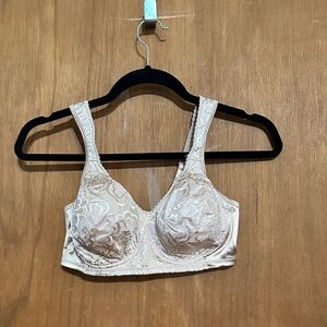 Playtex Beige Lace Pattern 18-Hour Ultimate Lift & Support Bra